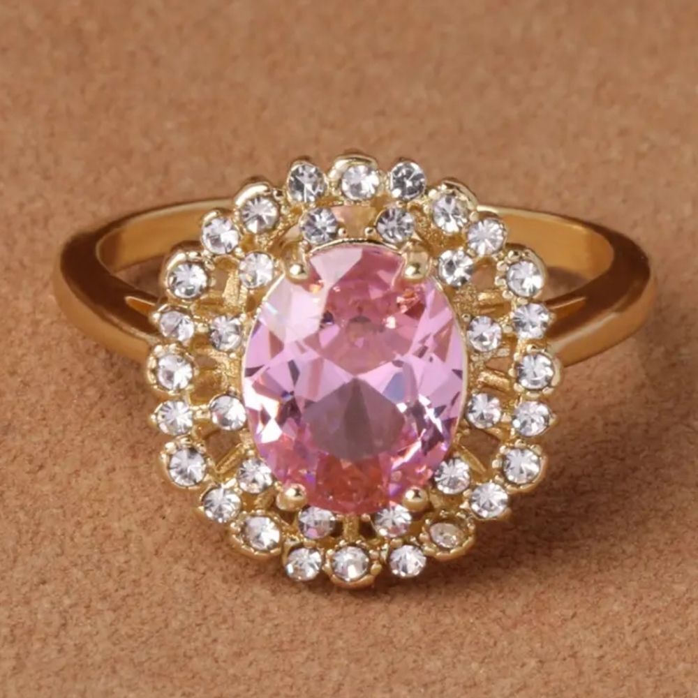 Ladies Beautiful Oval charm ring sz 6